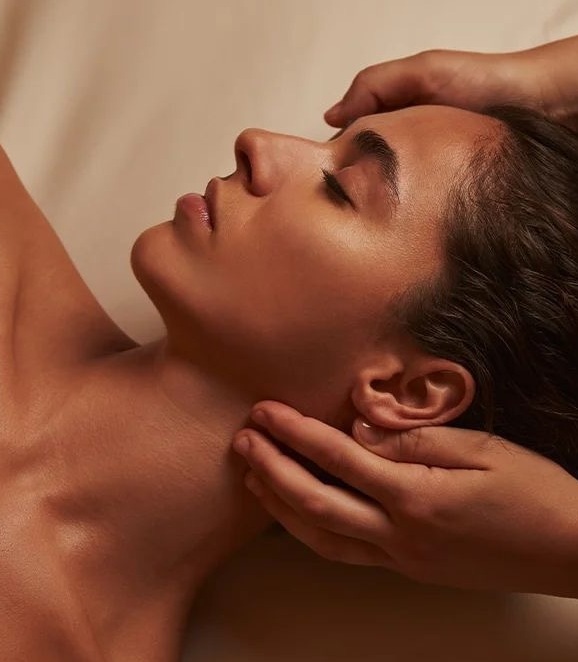 Классический массаж лица по Ахабадзе